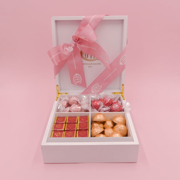 Wooden Box "Selezione Cova" with Gianduia Hearts and Tiramisu Cremino gr. 600