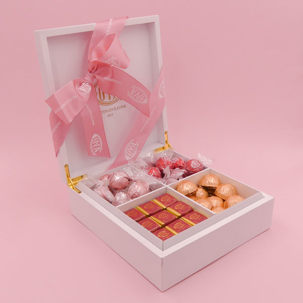 Wooden Box "Selezione Cova" with Gianduia Hearts and Tiramisu Cremino gr. 600