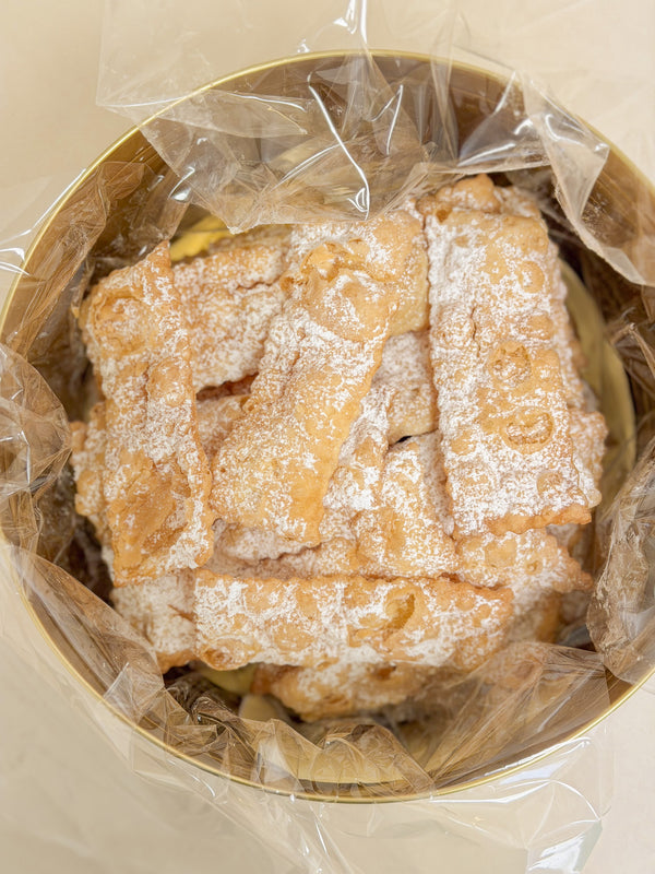 latta con chiacchiere dolce tradizionale di carnevale