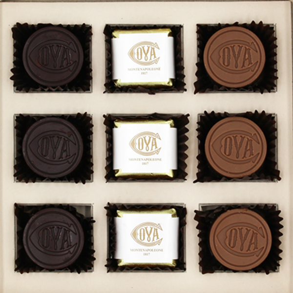 Gift Box Sand with Squares and Pralines Logo Cova gr. 80