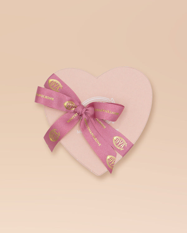 Scatola a cuore rosa con cuori gianduia