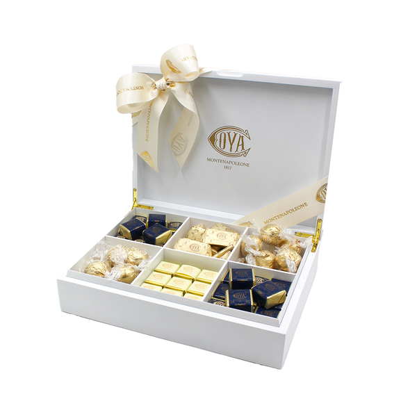 Wooden Box "Selezione Cova" with Assorted Wrapped Chocolates gr. 900