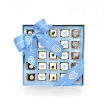 Load image into Gallery viewer, Gift Box con Praline e Quadrotti Assortiti POWDER BLUE gr.250
