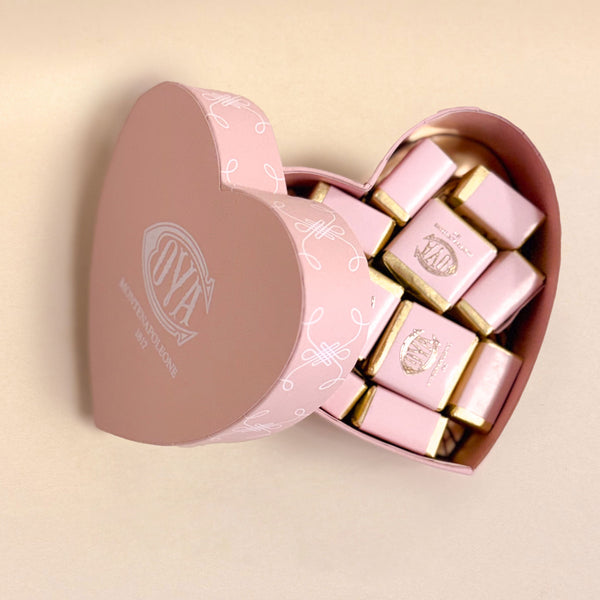 Scatola a cuore rosa con quadrotti
