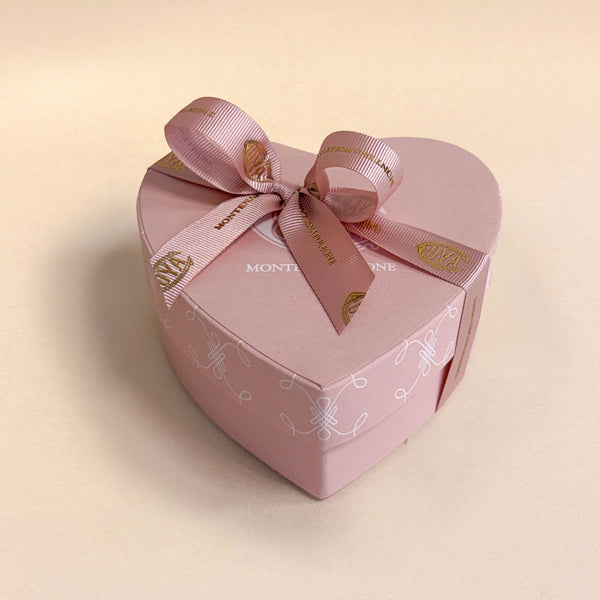 Scatola a cuore rosa con quadrotti