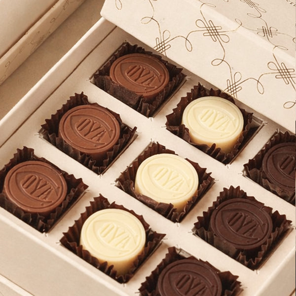 Gift Box Sabbia con Praline Logo Cova Assortite
